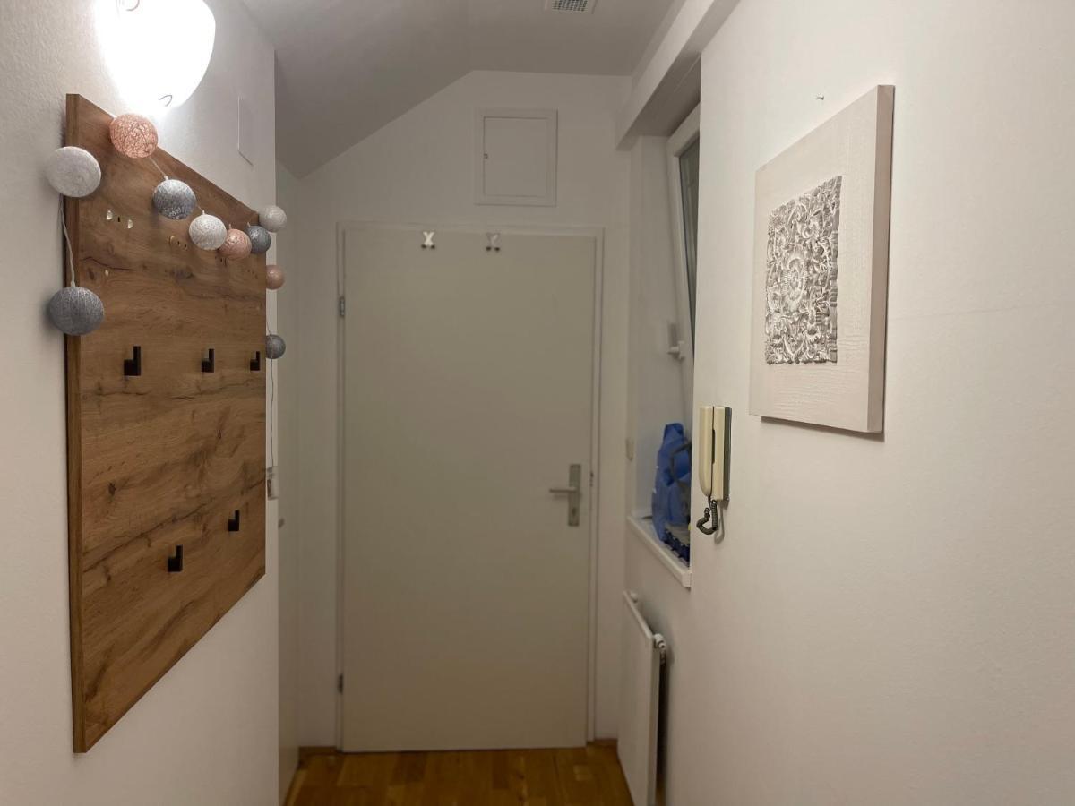 Klimatisiertes, Ruhiges Dachgeschoss Cityapartment Im Zentrum Wiens Extérieur photo